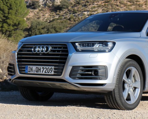 audi-q7-e-tron-3-0-tdi-quattro-european-model-madrid-nov-2015_100533489_m