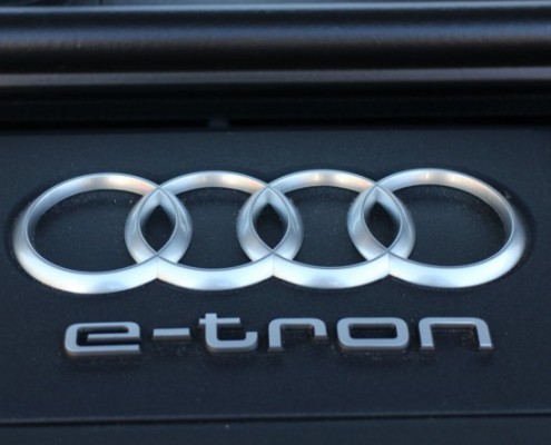 audi-q7-e-tron-3-0-tdi-quattro-european-model-madrid-nov-2015_100533500_m