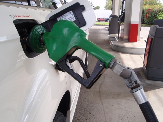 diesel-filling-nozzle_100226530_m